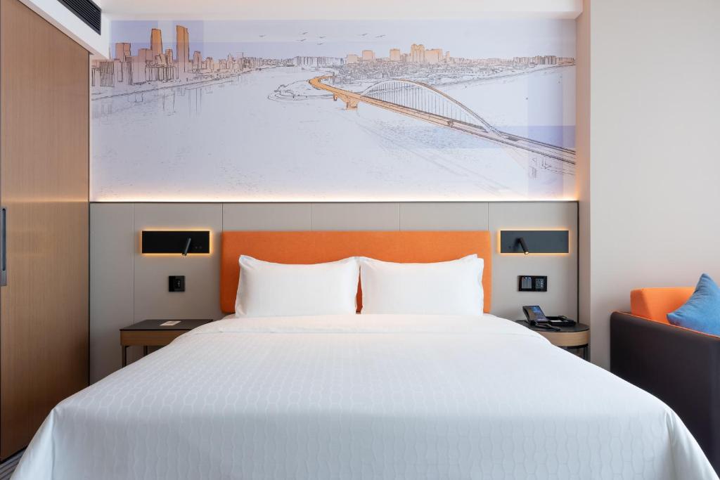 Postel nebo postele na pokoji v ubytování Hampton by Hilton Guangzhou Jinshazhou
