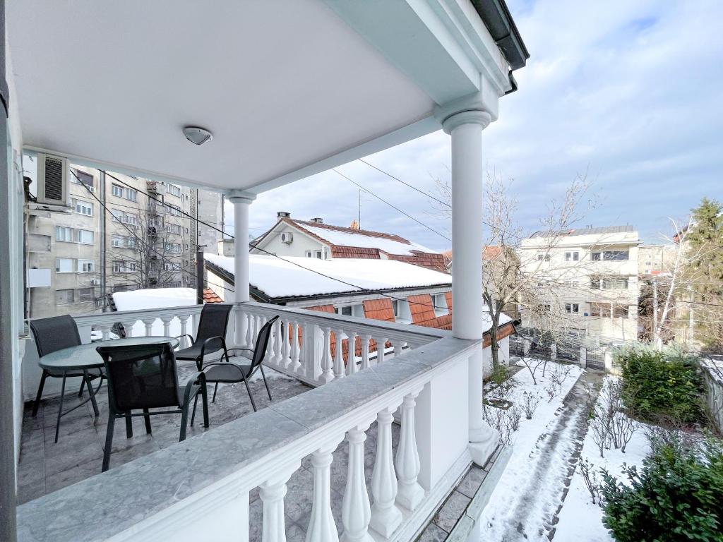 a balcony with a table and chairs on it at Safari Apartment in Belgrade