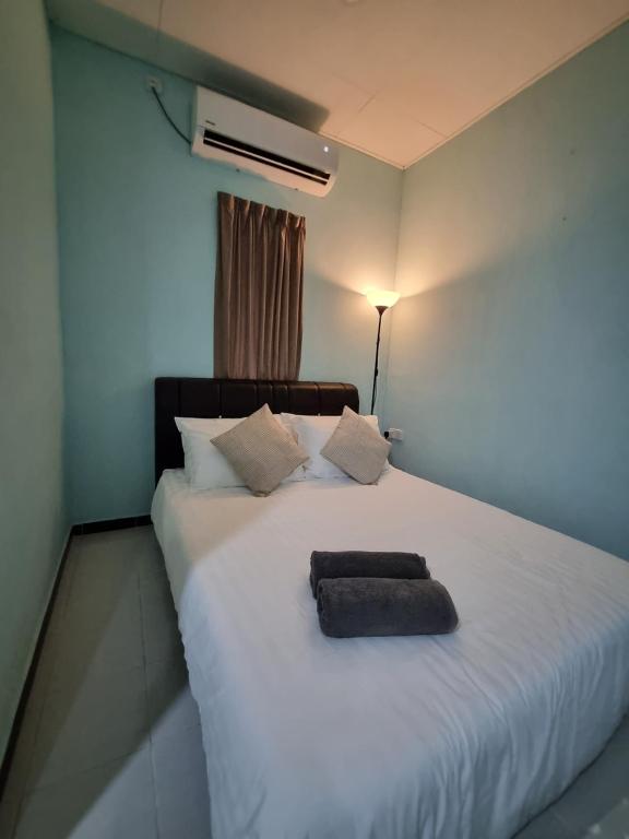Postel nebo postele na pokoji v ubytování Seven Stones Langkawi