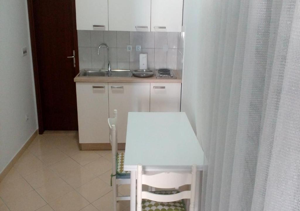 Kuchyňa alebo kuchynka v ubytovaní Villa Ante Split-Podstrana