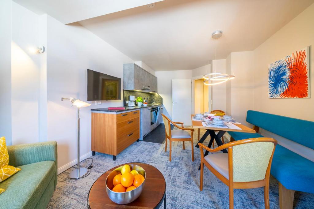 Gästehaus Schusser an der Therme, Frühstück, Doppelzimmer und Ferienwohnung - 19