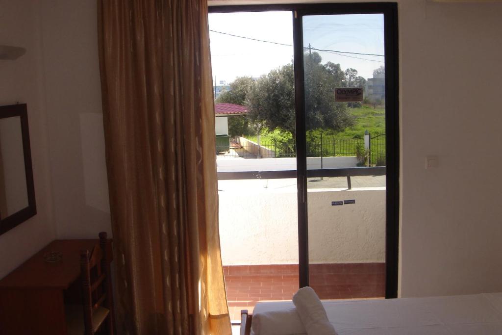 Posteľ alebo postele v izbe v ubytovaní Butterfly Studios, Faliraki