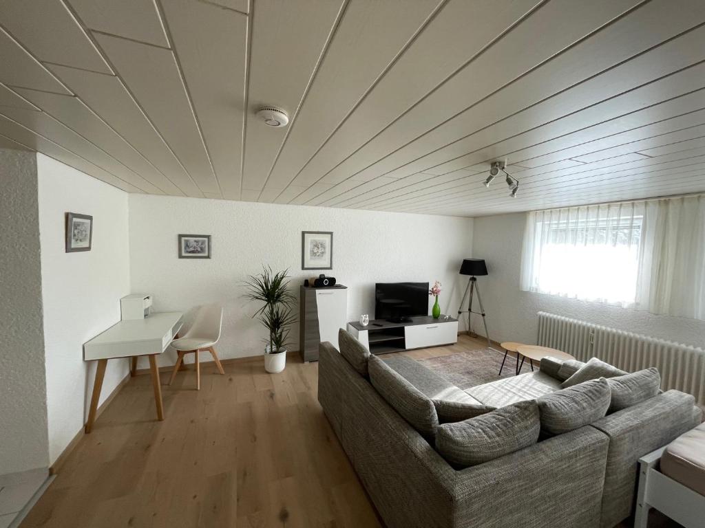 a living room with a couch and a table at Schöne Ferienwohnung in ruhiger Lage in Tuningen