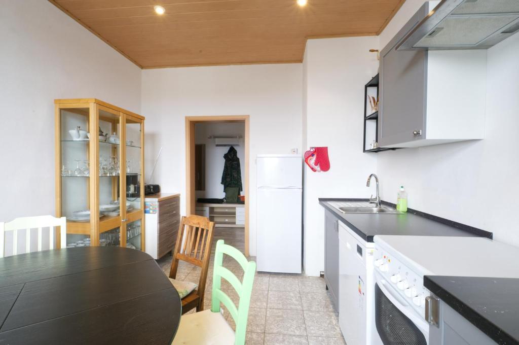 Kuchyň nebo kuchyňský kout v ubytování EF29-Zimmer am Busbahnhof