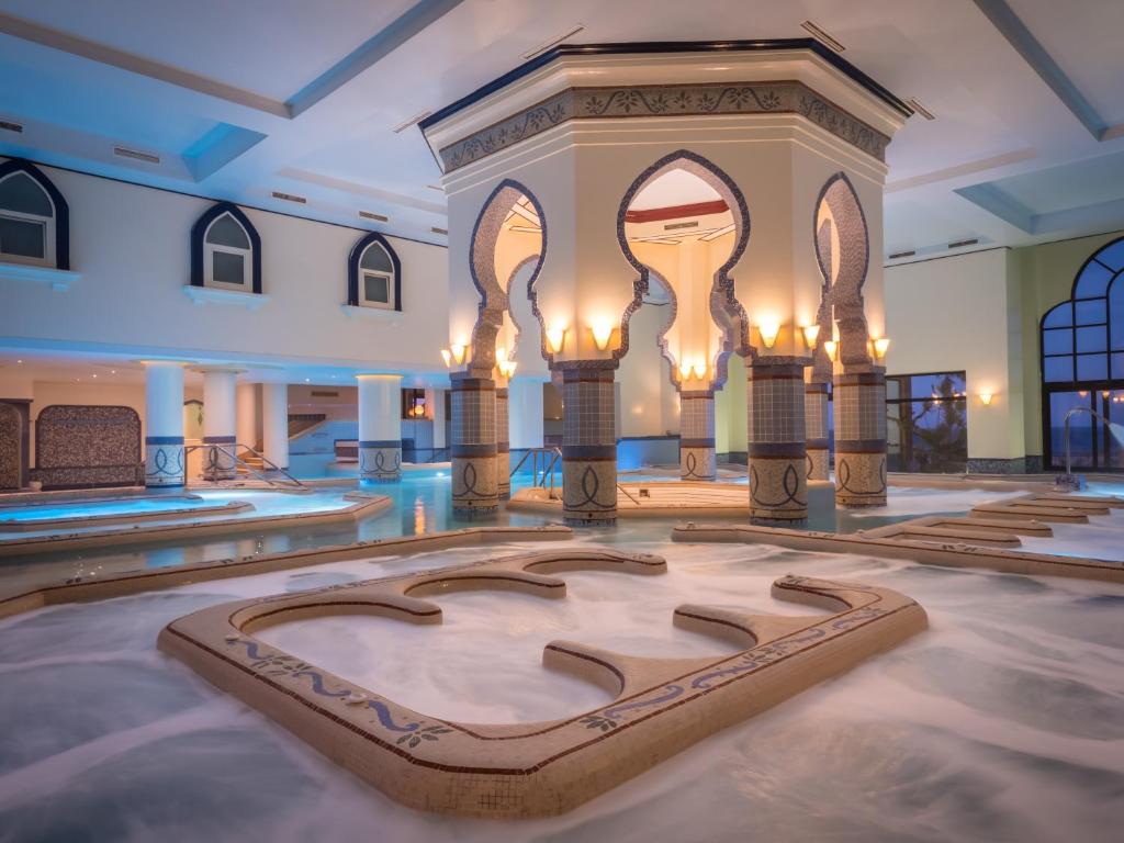 Бассейн в The Cascades Golf Resort, Spa & Thalasso или поблизости