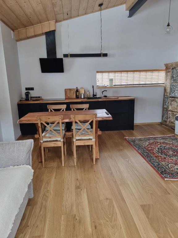 Kuchyňa alebo kuchynka v ubytovaní Apartamenty u Kołodzieja