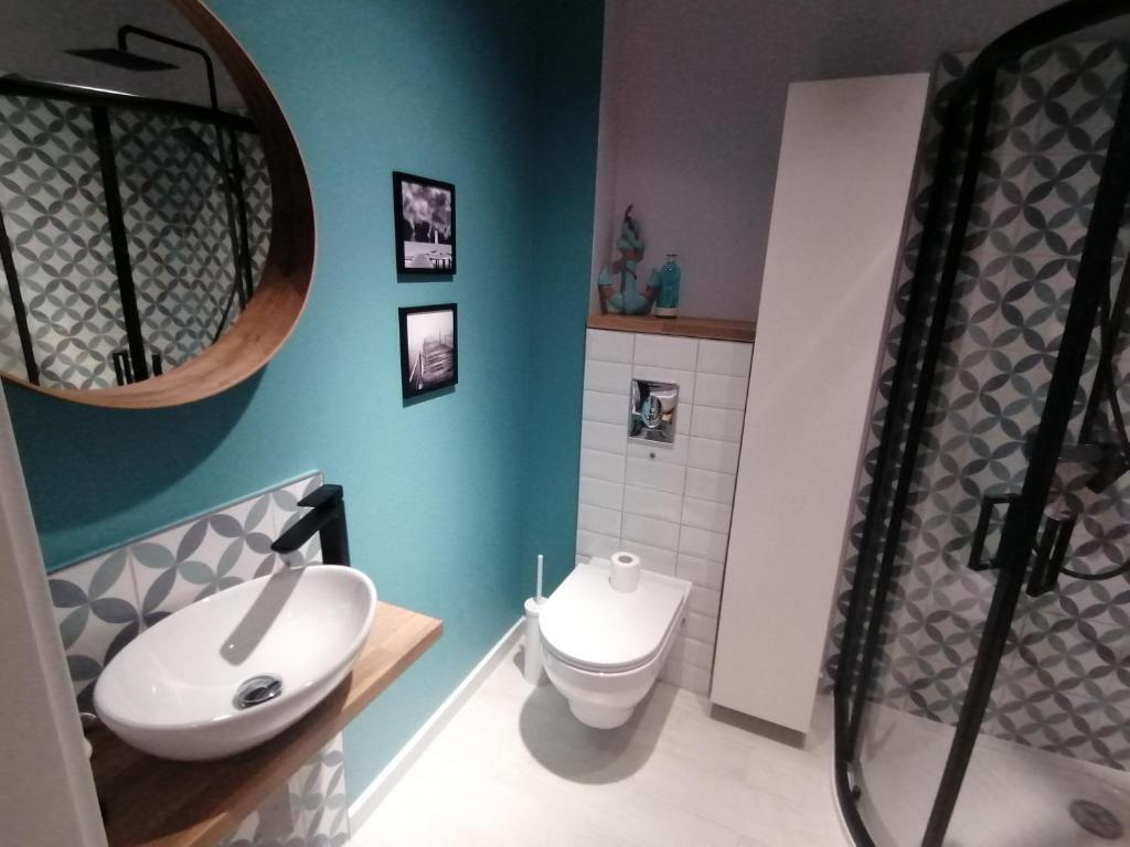 Łazienka w obiekcie APARTAMENT przy jeziorze