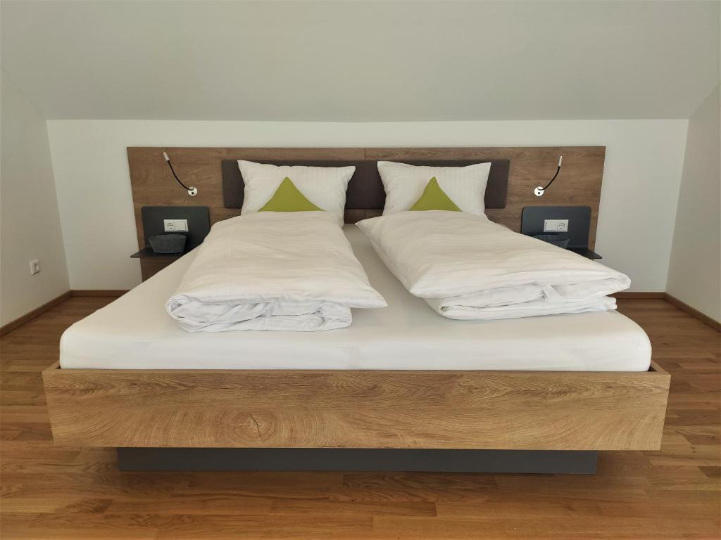 Postel nebo postele na pokoji v ubytování Hecklers Seepanorama Appartements
