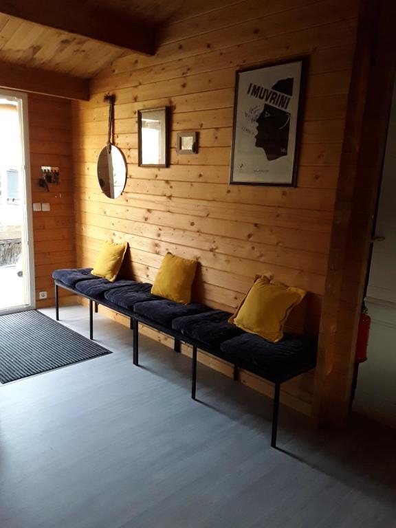 Posezení v ubytování Les Chalets De Lozzi