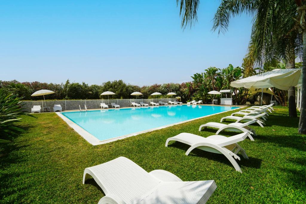 The swimming pool at or close to Life Hotels Kalaonda Resort