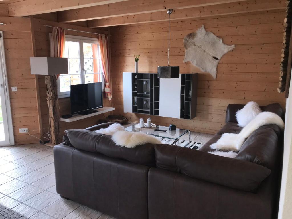TV a/nebo společenská místnost v ubytování Chalet Inge