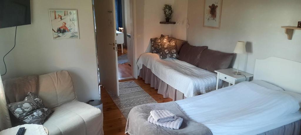 Postel nebo postele na pokoji v ubytování Gällared 710 - Bed & Kitchen