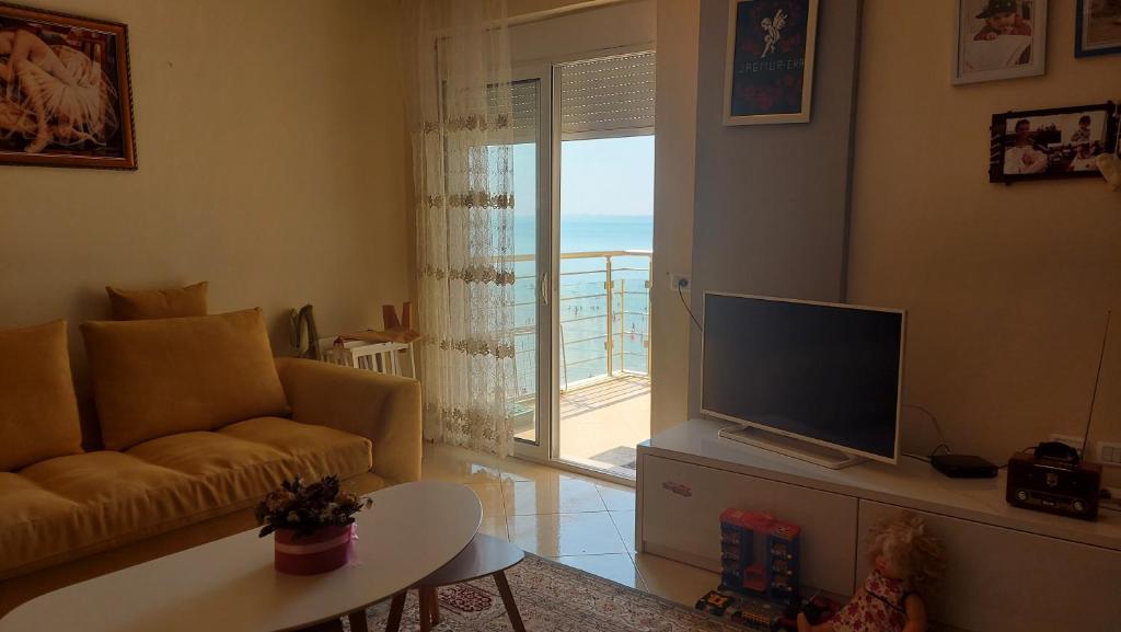 Holiday home. İn the sea .Beach - Image 5