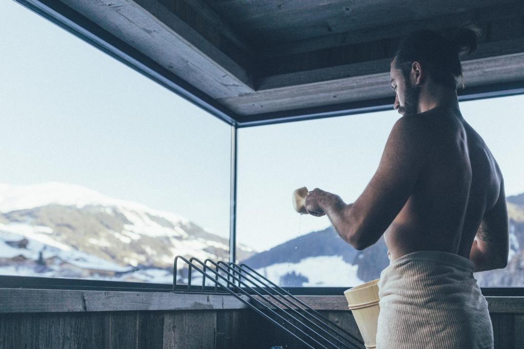 Nespecifikovaný výhled na hory nebo výhled na hory při pohledu z hotelu