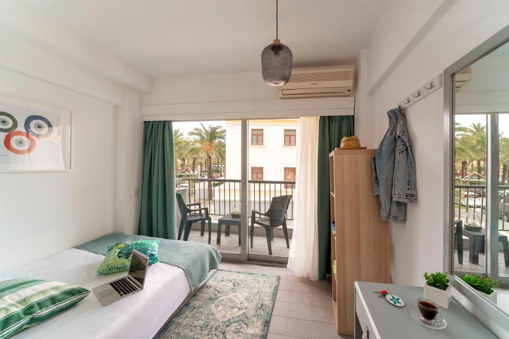 Balkón nebo terasa v ubytování STAY Rhodes Hotel