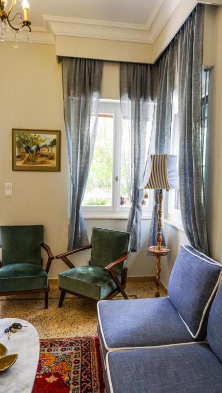 Posedenie v ubytovaní A Happy Stay at Edem Beach by Athenian Homes