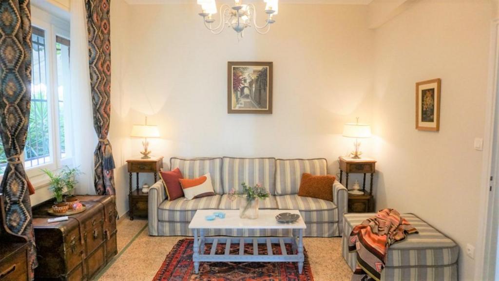 Posedenie v ubytovaní A Happy Stay at Edem Beach by Athenian Homes