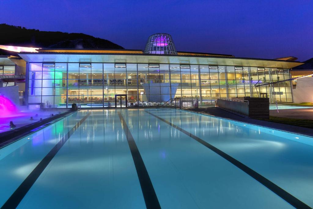 Bazén v ubytování TALHEIMER Grias di & Hoamat since 1958 inklusive Therme TAUERN SPA & Jokercard nebo v jeho okolí