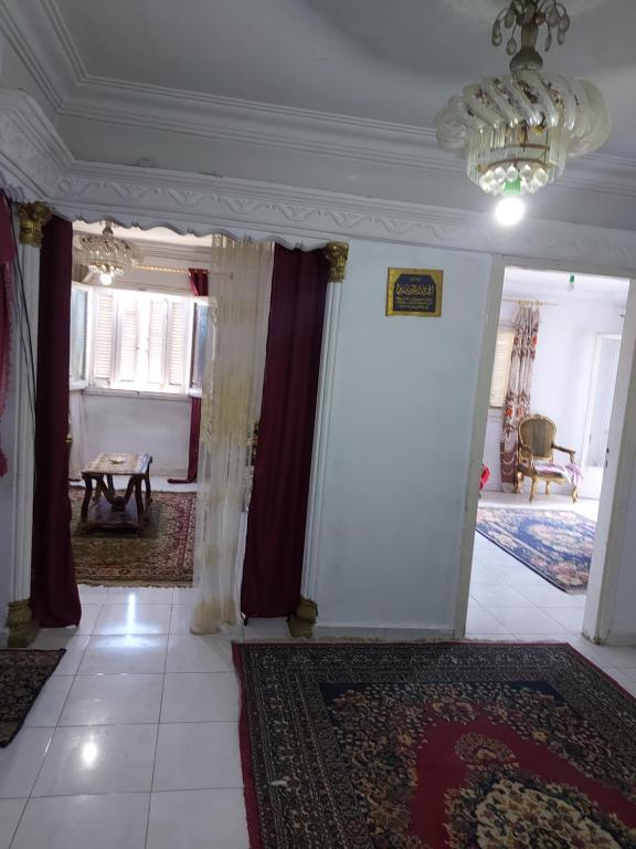 Postel nebo postele na pokoji v ubytování شقه بالعصافره بحرى