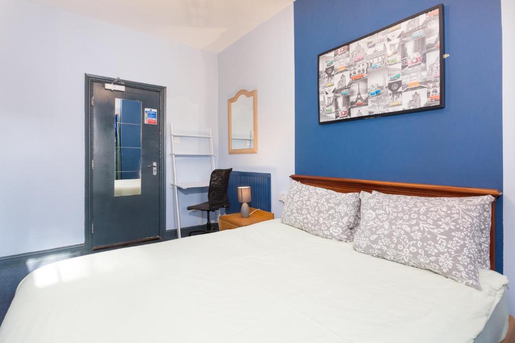 Postel nebo postele na pokoji v ubytování Russell Scott Backpackers - Sheffield