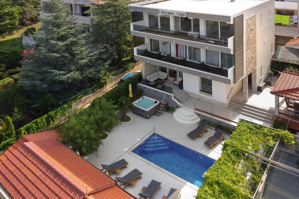Bazén v ubytovaní Private seaside Morska Villa with pool in Baška Voda, Dalmatia, Croatia alebo v jeho blízkosti