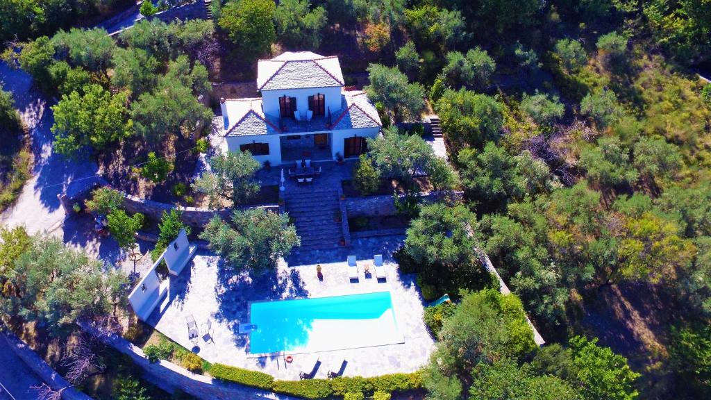 The swimming pool at or close to Danai villa