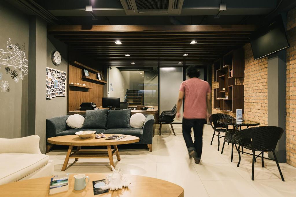 TIRAS Patong Beach Hotel - Resim 10