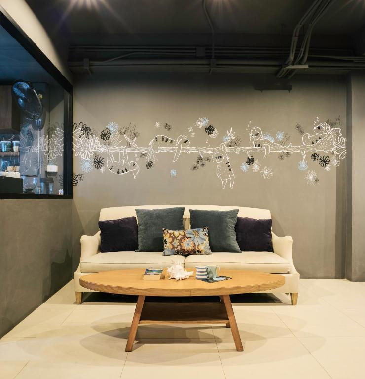 TIRAS Patong Beach Hotel - Resim 12