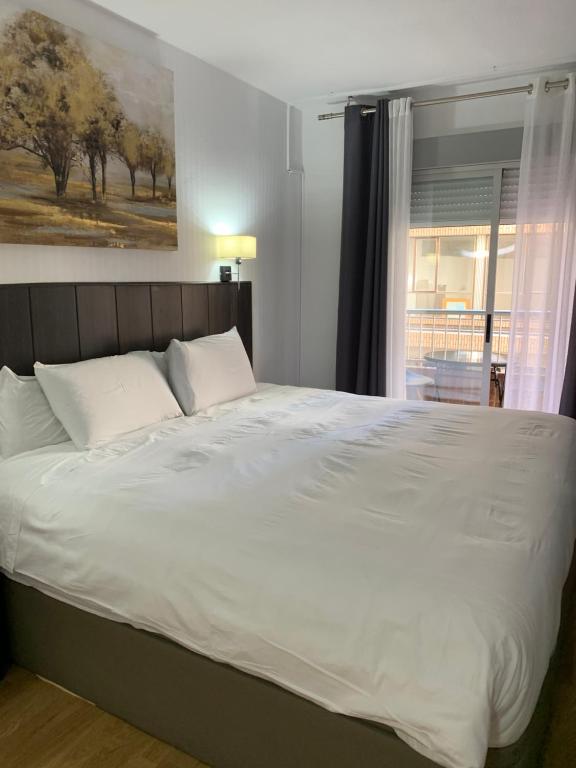 Postel nebo postele na pokoji v ubytování Hotel Carlos III
