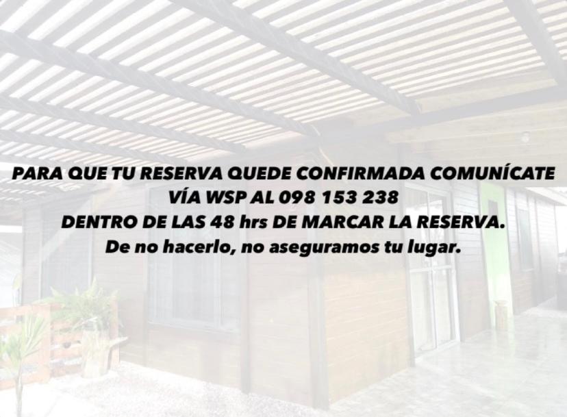 Una señal que lee Parla u utreya cubículo comité wa west all en Cabaña OHANA ALVORADA -BARRA CHUY BRASIL, en Chuy