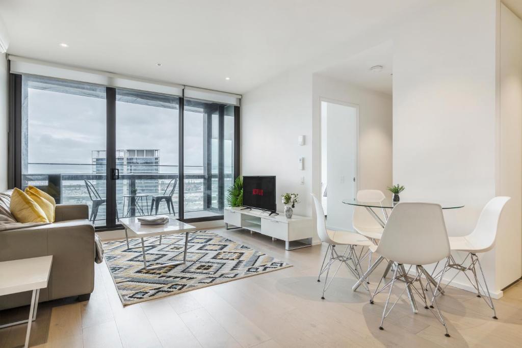 KULA Docklands - Premium Waterfront One-Bedroom Apartment