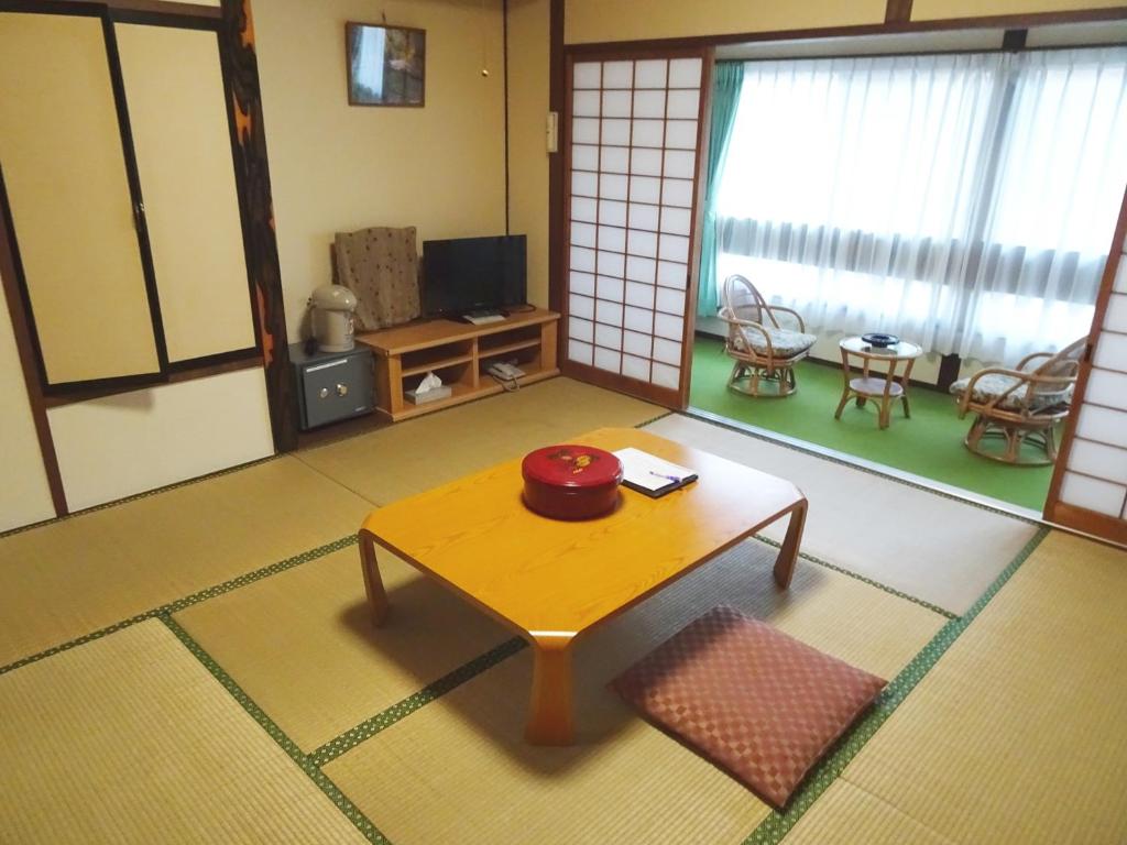 Posezení v ubytování 阿寺温泉 フォレスパ木曽あてら荘