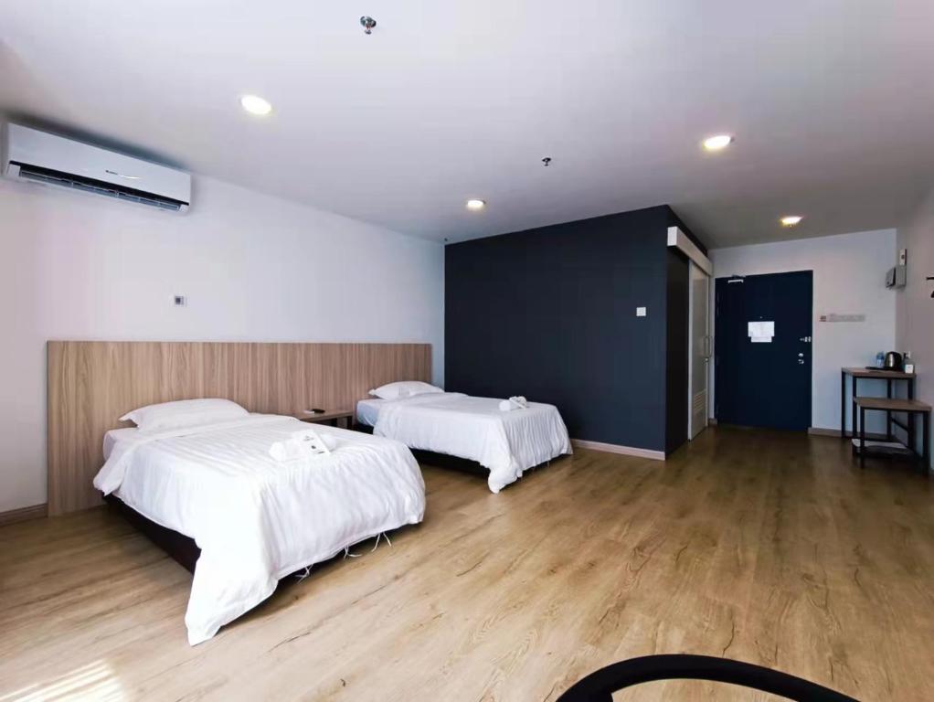 Postel nebo postele na pokoji v ubytování Starlink Hotel