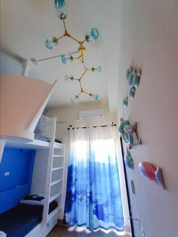 a bedroom with a bunk bed with a chandelier at 墾丁藍洞青旅 Blue Hole Backpacker Inn in Hengchun South Gate