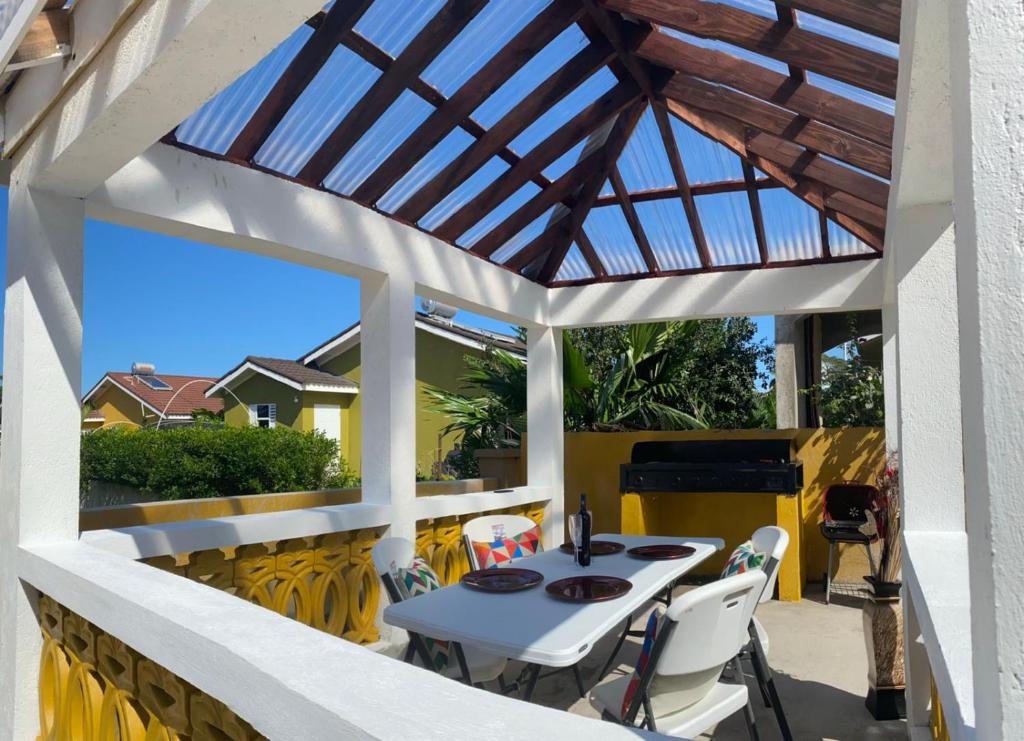 Balkón nebo terasa v ubytování PARADISE VILLa SLEEP 6 PRIVATE POOL