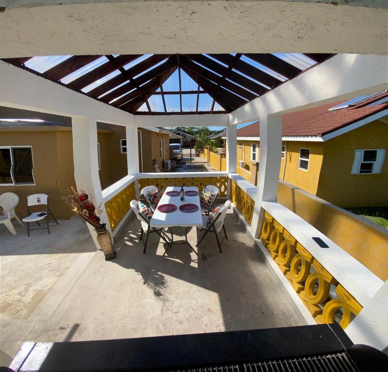 Balkón nebo terasa v ubytování PARADISE VILLa SLEEP 6 PRIVATE POOL