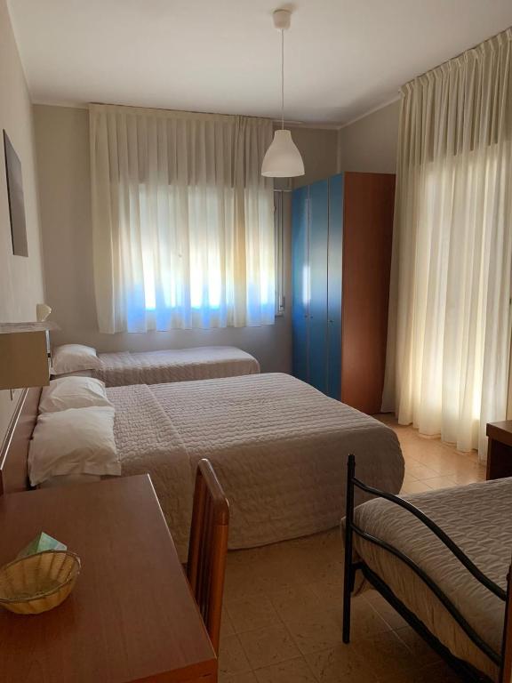Postel nebo postele na pokoji v ubytování Hotel President