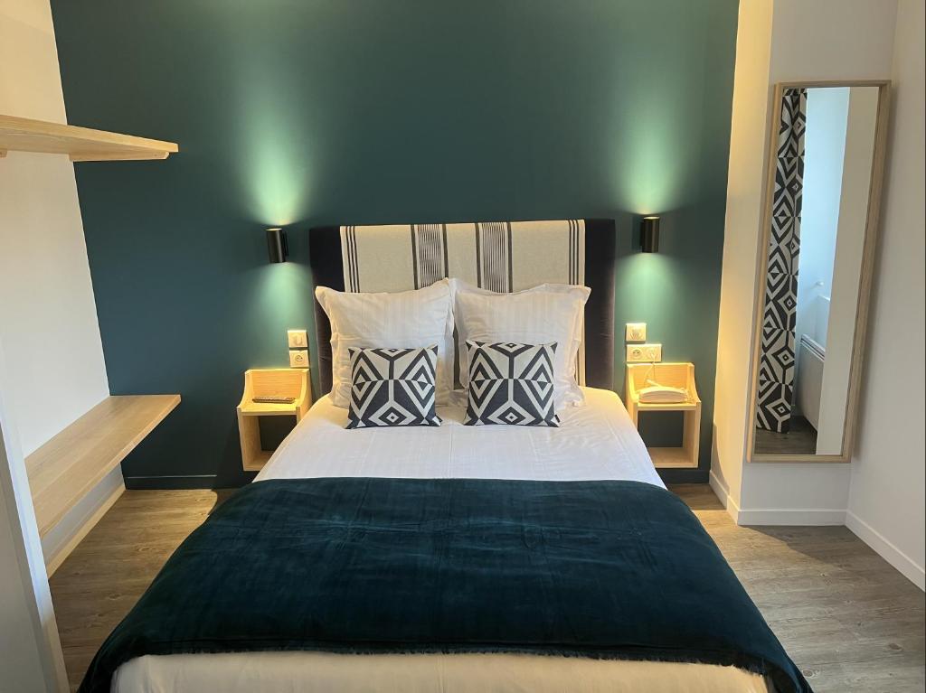 Postel nebo postele na pokoji v ubytování Hôtel Chilhar