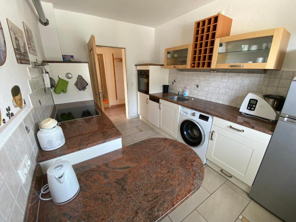Kuchyň nebo kuchyňský kout v ubytování Wunderschöne Ferienwohnung in Nagel am See