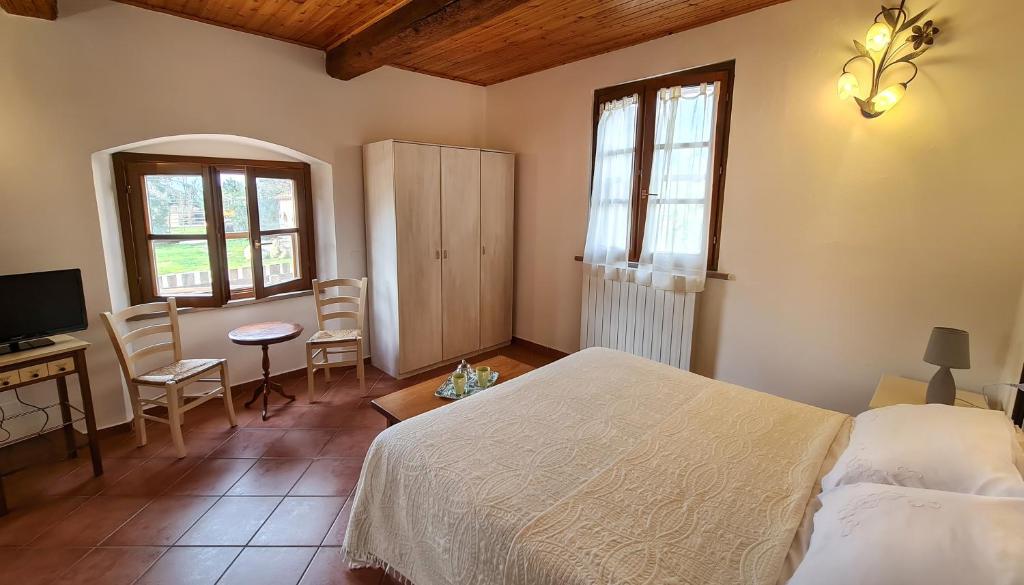 Łóżko lub łóżka w pokoju w obiekcie Agriturismo Barbadoro