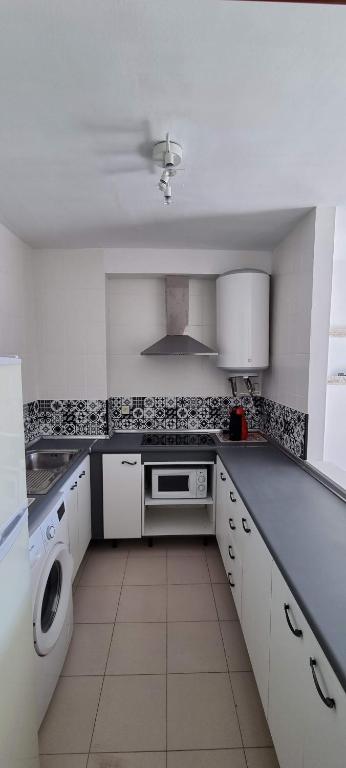 Kuchyňa alebo kuchynka v ubytovaní Sa Shei Apartment Tossa de Mar