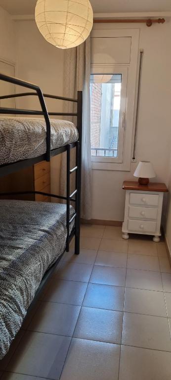 Posteľ alebo postele v izbe v ubytovaní Sa Shei Apartment Tossa de Mar