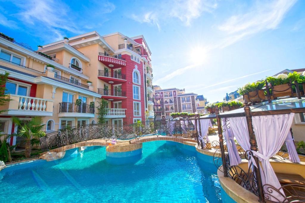 Bazén v ubytování MESSEMBRIA B504 Studio Sunny Beach nebo v jeho okolí