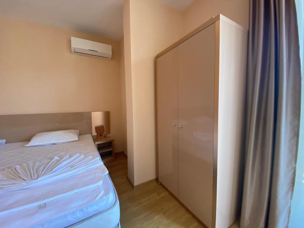Postel nebo postele na pokoji v ubytování MESSEMBRIA B504 Studio Sunny Beach