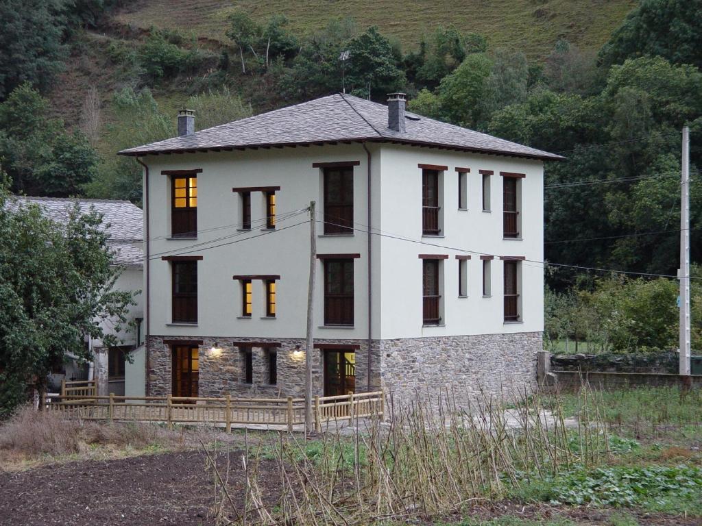 El edificio en el que está la casa de huéspedes