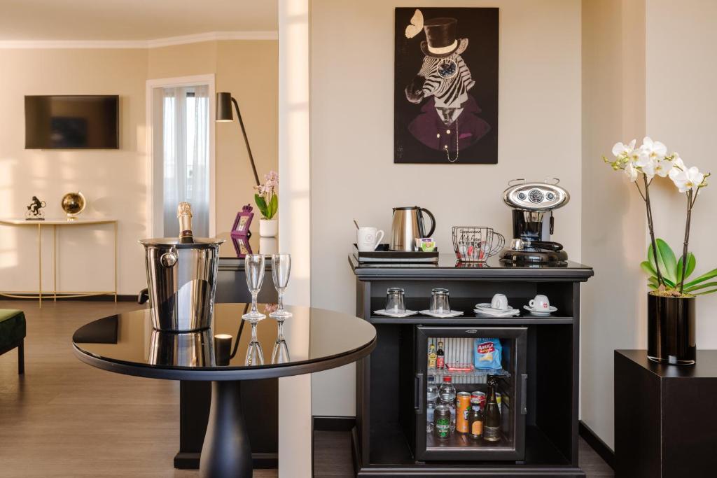 Příslušenství pro přípravu čaje a kávy v ubytování Hotel Mentana, by R Collection Hotels