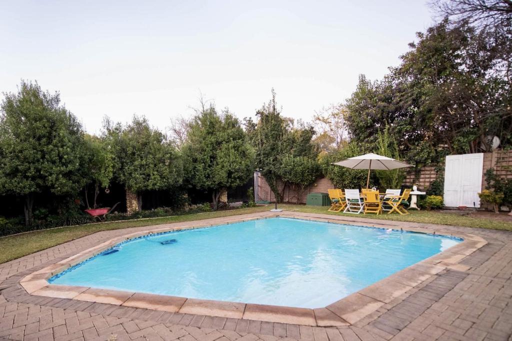 Bazén v ubytování Cottonwood Guesthouse Oasis nebo v jeho okolí