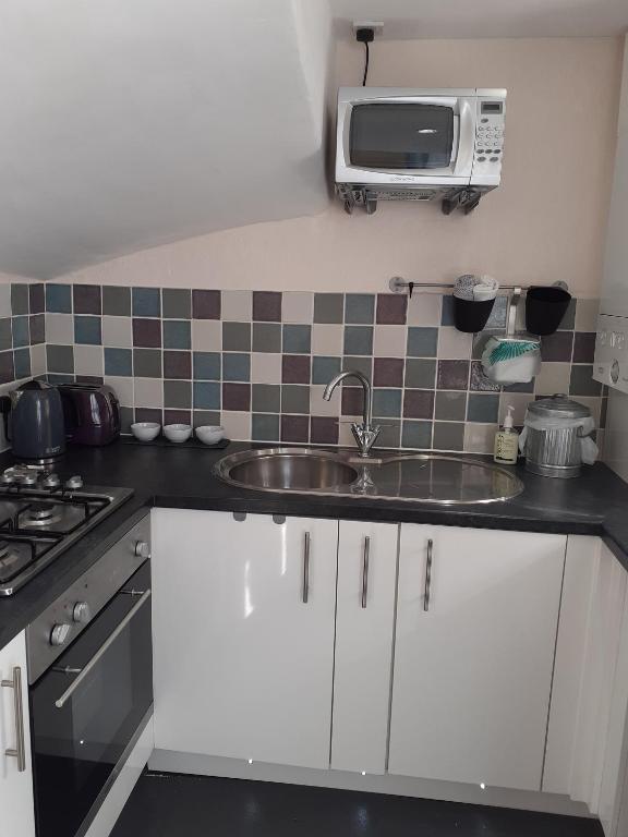 Kuchyň nebo kuchyňský kout v ubytování Bees Townhouse- Cupar