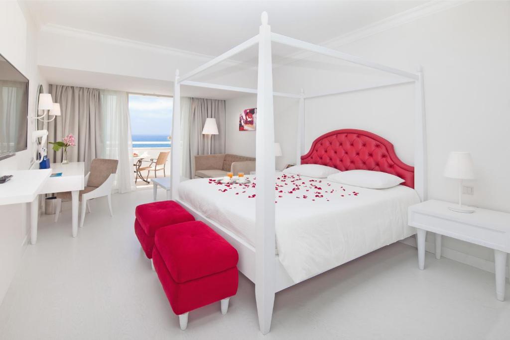 Olympic Lagoon Resort Paphos - Whiterose Honeymoon Suite