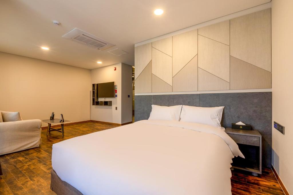 Postel nebo postele na pokoji v ubytování Urban-Est Hotel